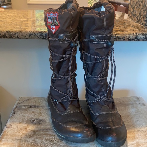 Panay snow boots gently worn with slight toe scuffing - Picture 1 of 5